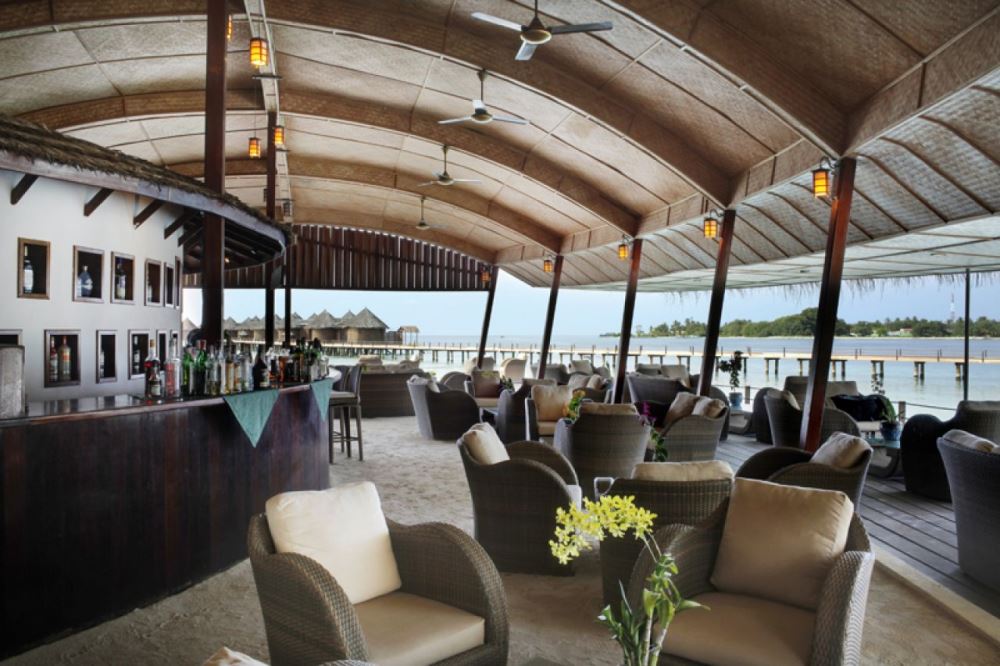 content/hotel/Nika Island Resort/Dining/NikaIslandResort-Dining-BepiBar-06.jpg